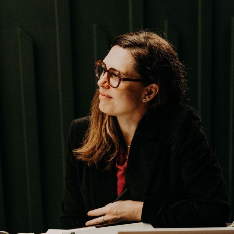 photo sur fond noir de Marie-Sophie de Gaalon